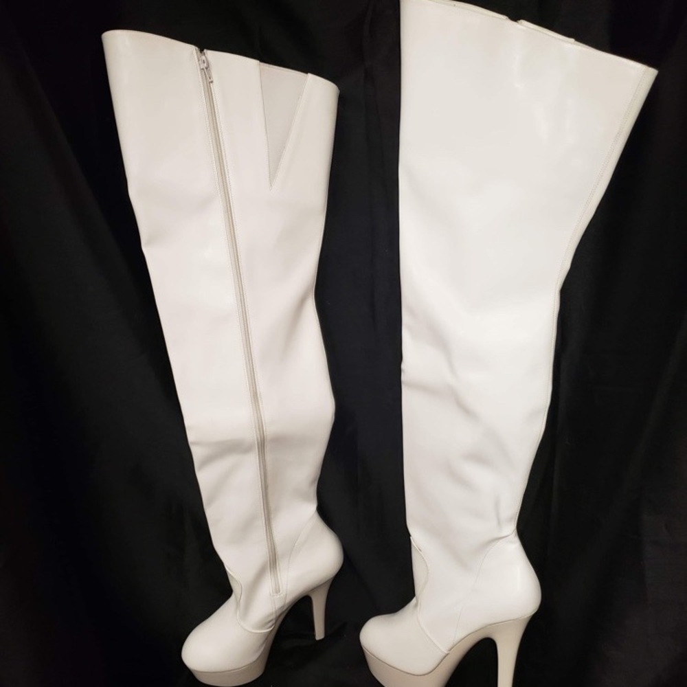 White knee high boots - perfect for halloween!